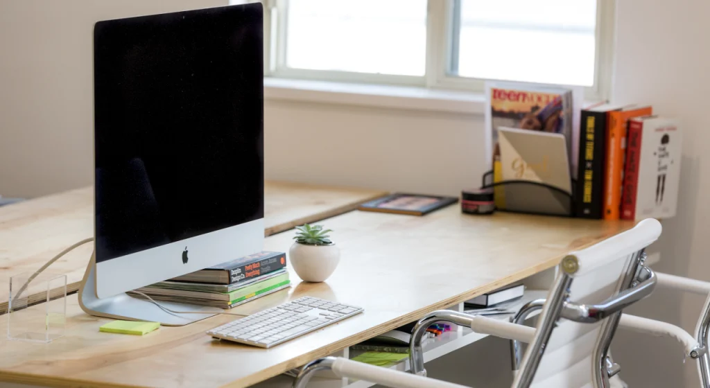 batch_office-desk-in-window-light